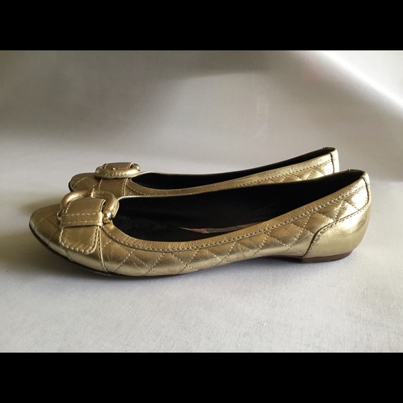 Burberry buckle gold leather flats sz.39 $45 - Picture 2 of 7